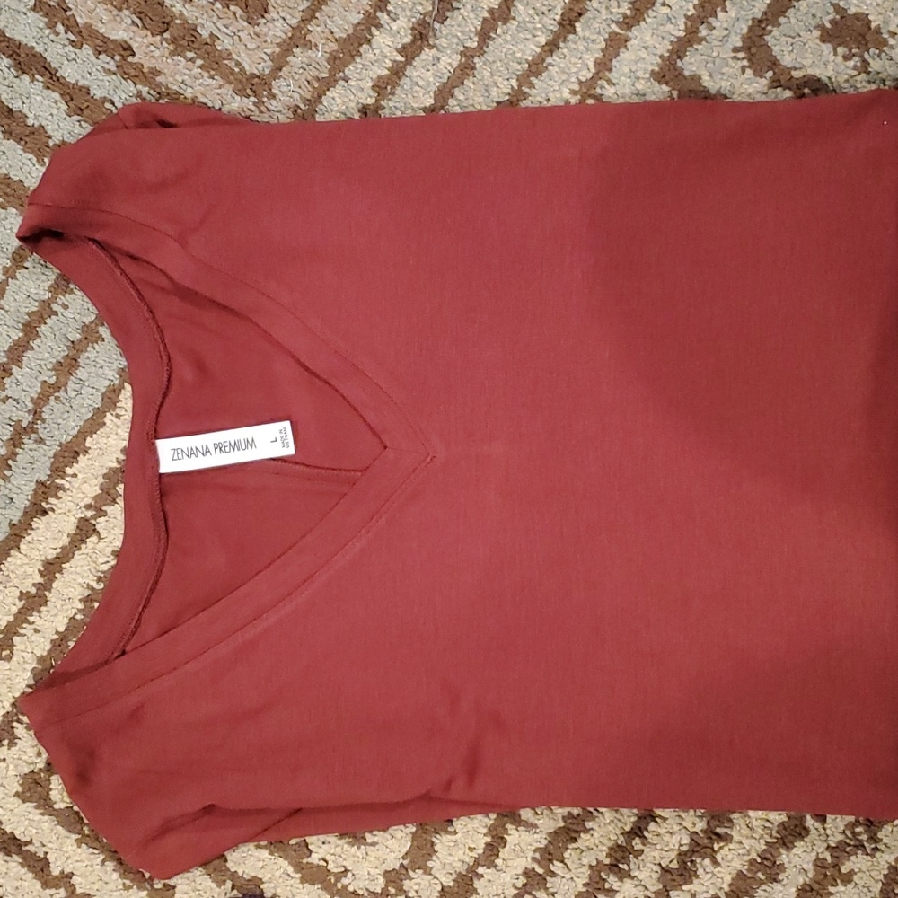 Wine colored 3/4 sleeves top